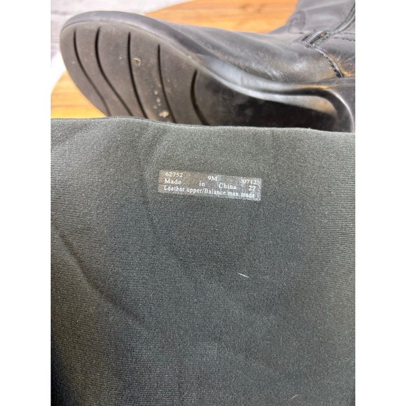 Women's Clarks Black Leather Knee-High Boots Size 9 - Picture 9 of 13